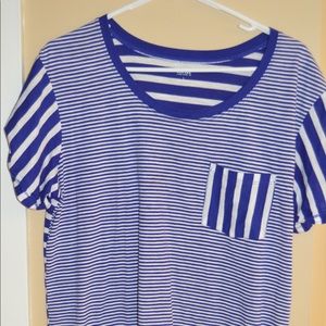 A n a top blue double strip pattern